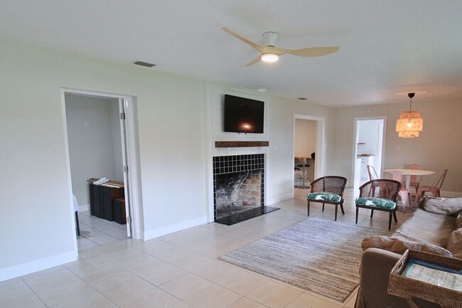 Photo - Steps to the Gulf! Spacious 3-Bed, 2 Bath ... House