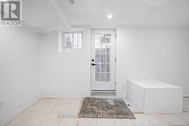 Building Photo - 8 Bunchberry Way