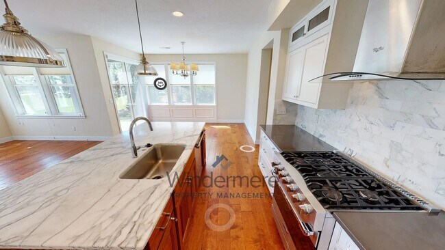 Building Photo - 766 SE Nuthatch Drive *Located in the Vill...