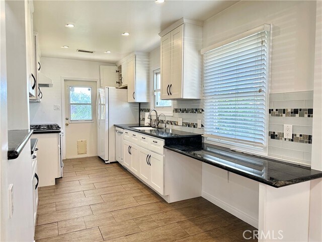 Building Photo - 1527 Lancewood Ave