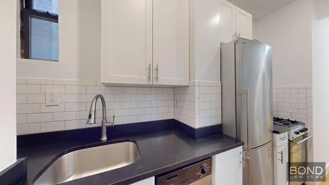 Building Photo - 312 E 91st St