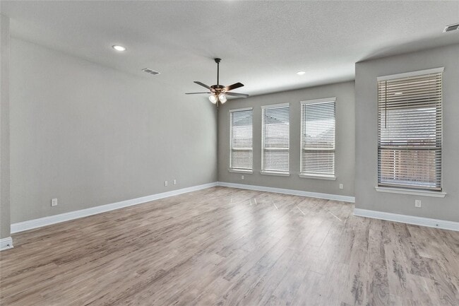 Building Photo - 206 Miramar Ave