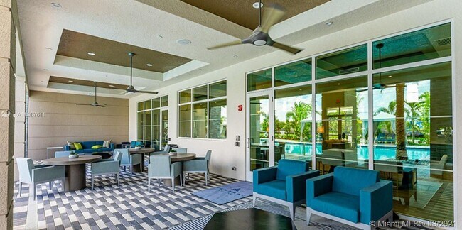 Foto del edificio - 9125 W Commercial Blvd