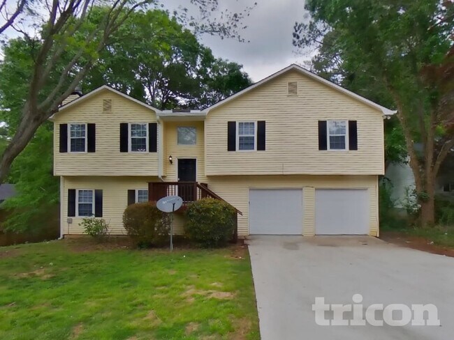 Building Photo - 2407 Windridge Dr NE