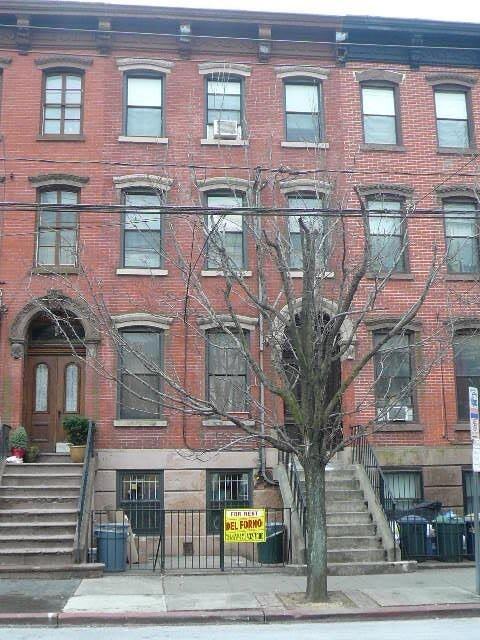 Primary Photo - 169 Grand St