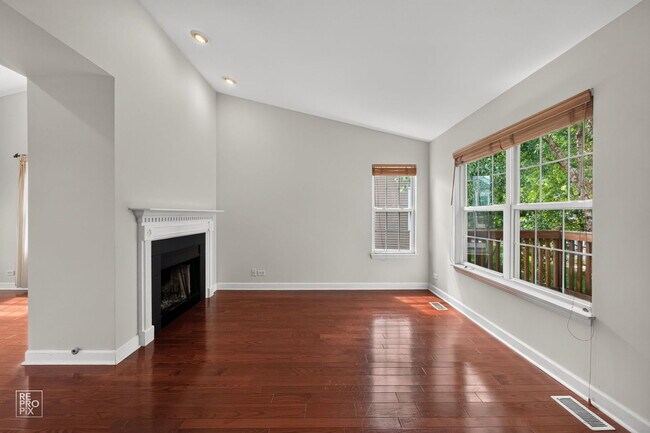 Building Photo - 831 Genesee Dr