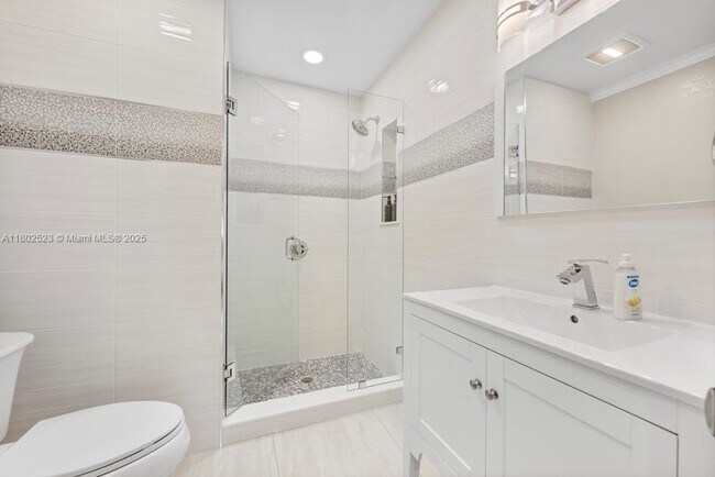Foto del edificio - 2128 Dock St