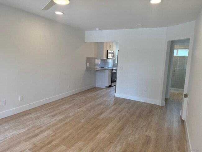 Building Photo - 6051 La Jolla Hermosa Ave