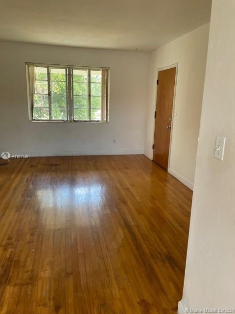 Foto del edificio - 1014 E Ponce De Leon Blvd