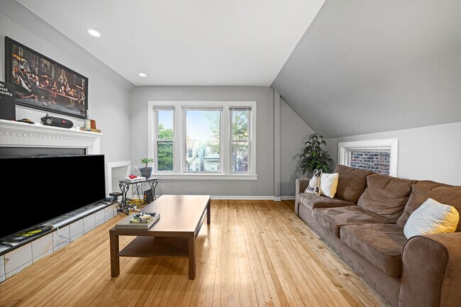 Living Room - 2026 N Karlov Ave