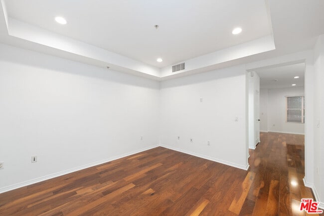 Building Photo - 6020 S Seabluff Dr