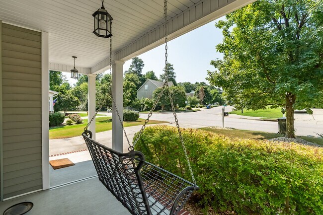 Building Photo - APPLICATION PENDING! Charming 4-Bedroom, 2...