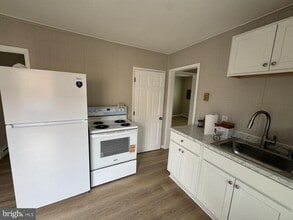 Building Photo - 112 Academy Ave