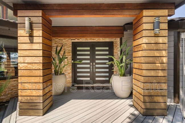 Building Photo - 357 La Casa Via