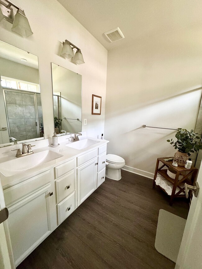 Primary Full Bathroom - 19533 Sol Pl
