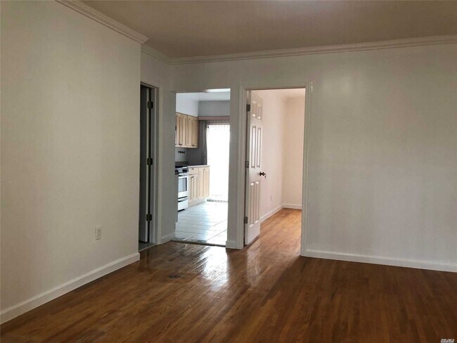 Foto del edificio - 221-10-221-69 69th Ave