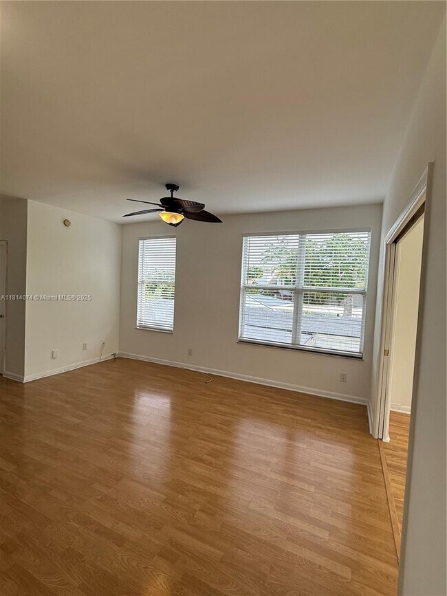 Foto del edificio - 4215 Sheridan Ave