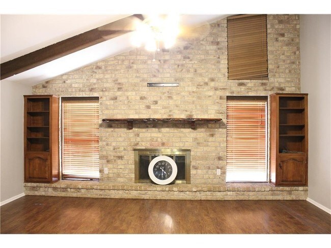Building Photo - 317 San Saba Dr