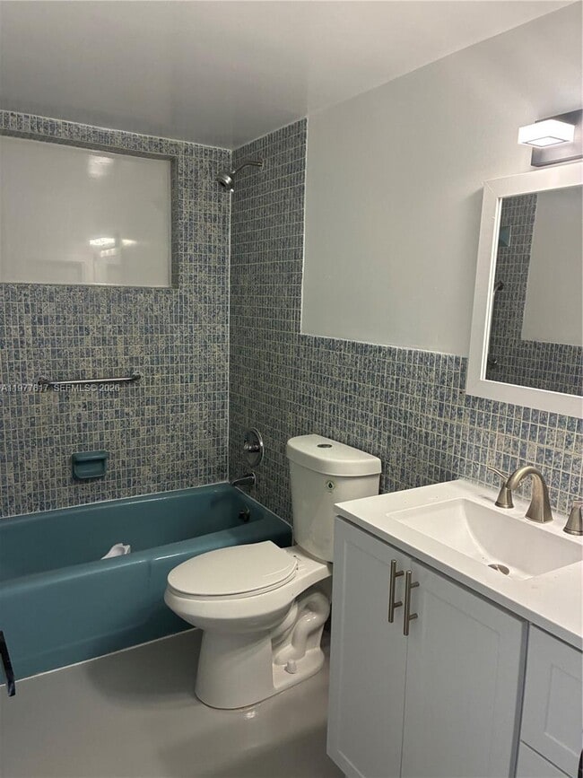 Foto del edificio - 490 NE 170th St