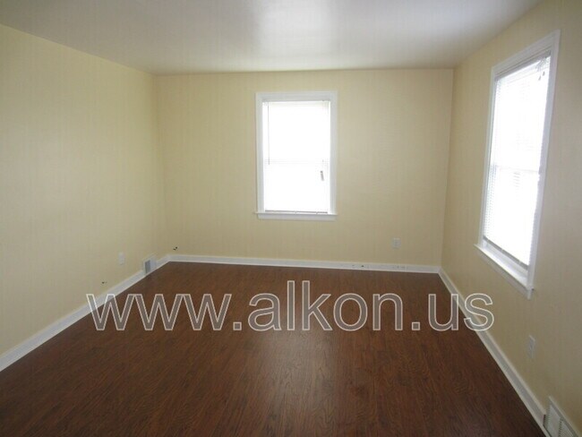 Foto del edificio - 2411 Webster Ave