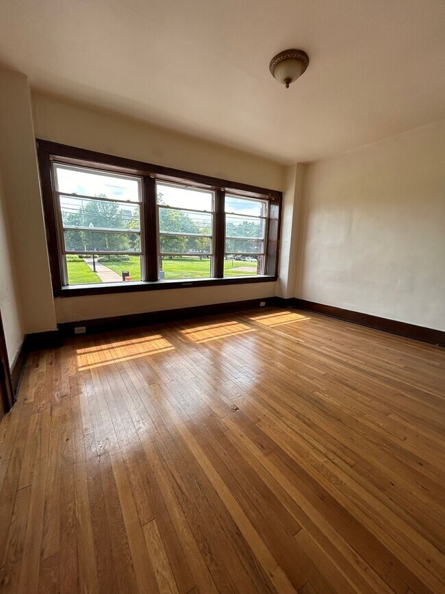 Building Photo - CASS D Apartments-5336