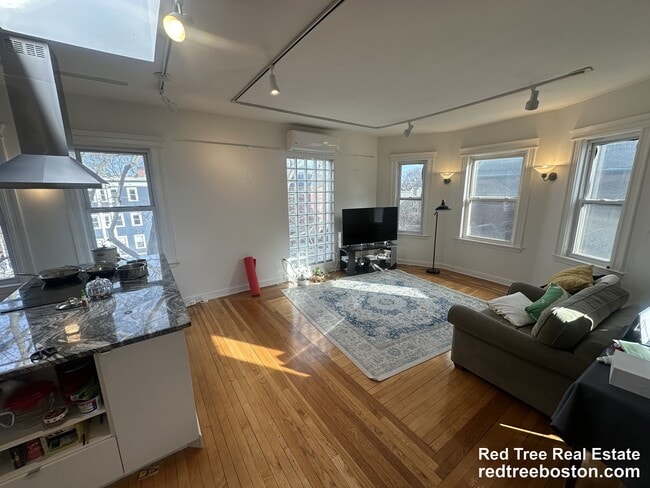 Photo - 229 Harvard St Apartment