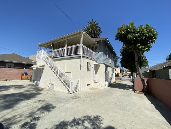 Foto del edificio - 2409 Raymond Ave