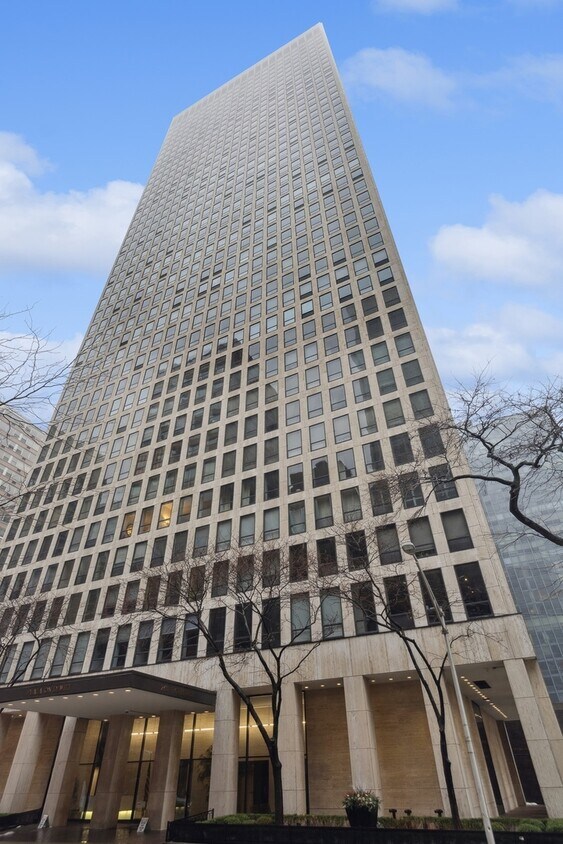 Foto principal - 260 E Chestnut St