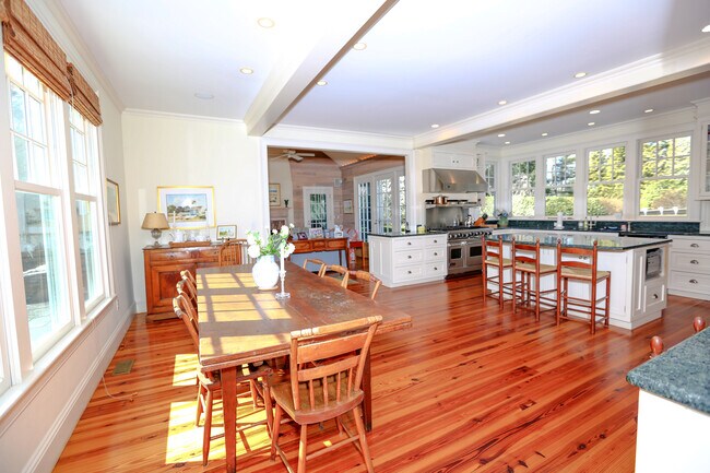 Building Photo - 52 Sagaponack Road