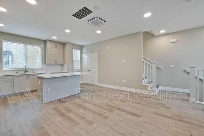 Foto del edificio - 549 Walker Dr