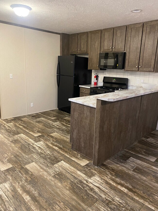 Foto del edificio - 19 Joymar Dr