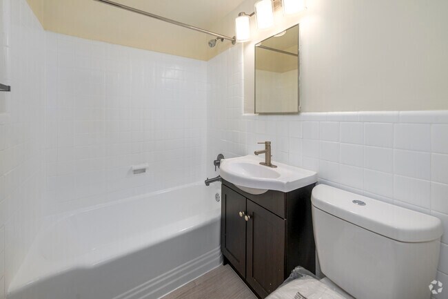 Estudio – 398 pies cuadrados - Baño - 3801 Connecticut Avenue