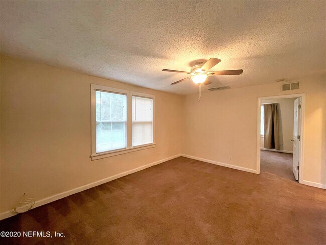 Building Photo - 2413 Schumacher Ave