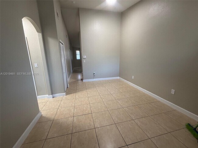 Foto del edificio - 1535 SE 26th St