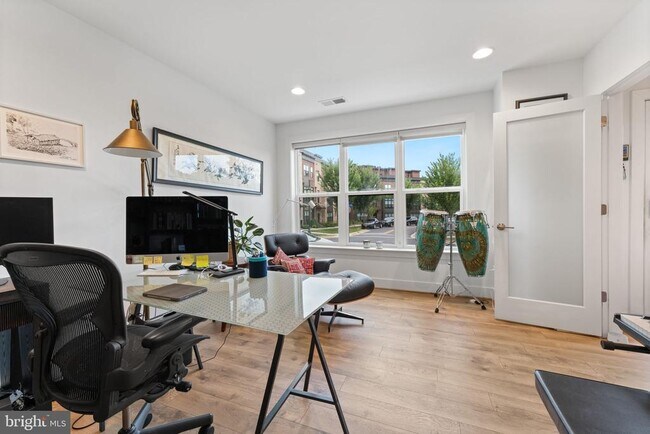 Foto del edificio - 3533 Bellflower Ln