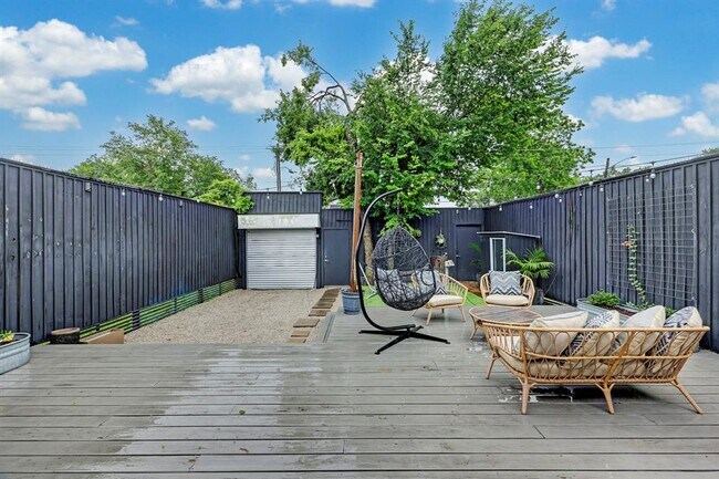Building Photo - 4818 Creekmont Dr