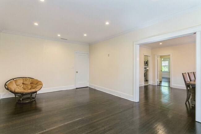 Foto del edificio - 371 Hayward Ave