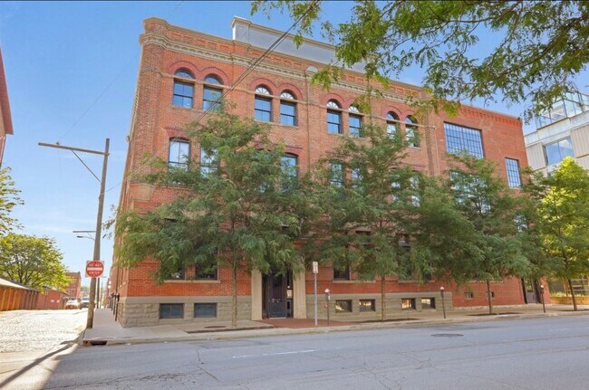 Foto del edificio - 570 S Front St