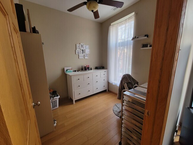 Foto del edificio - 816 N Hermitage Ave