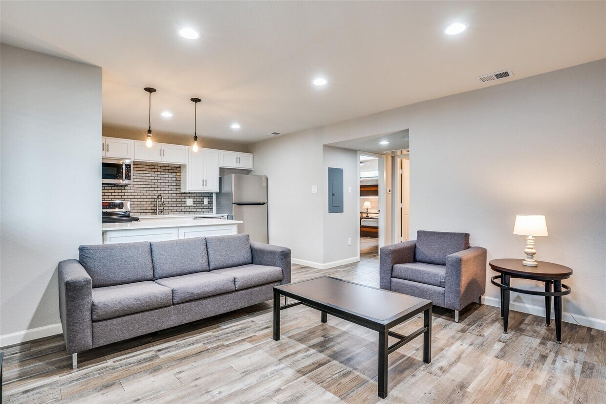 Foto principal - 4708 San Jacinto St