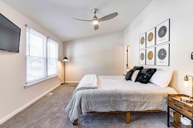 Foto del edificio - 1708 Ithaca Ln