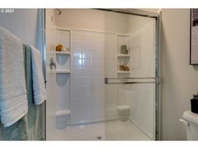 Foto del edificio - 3 Bed 2.5 Bath Home in Vancouver! Stainles...