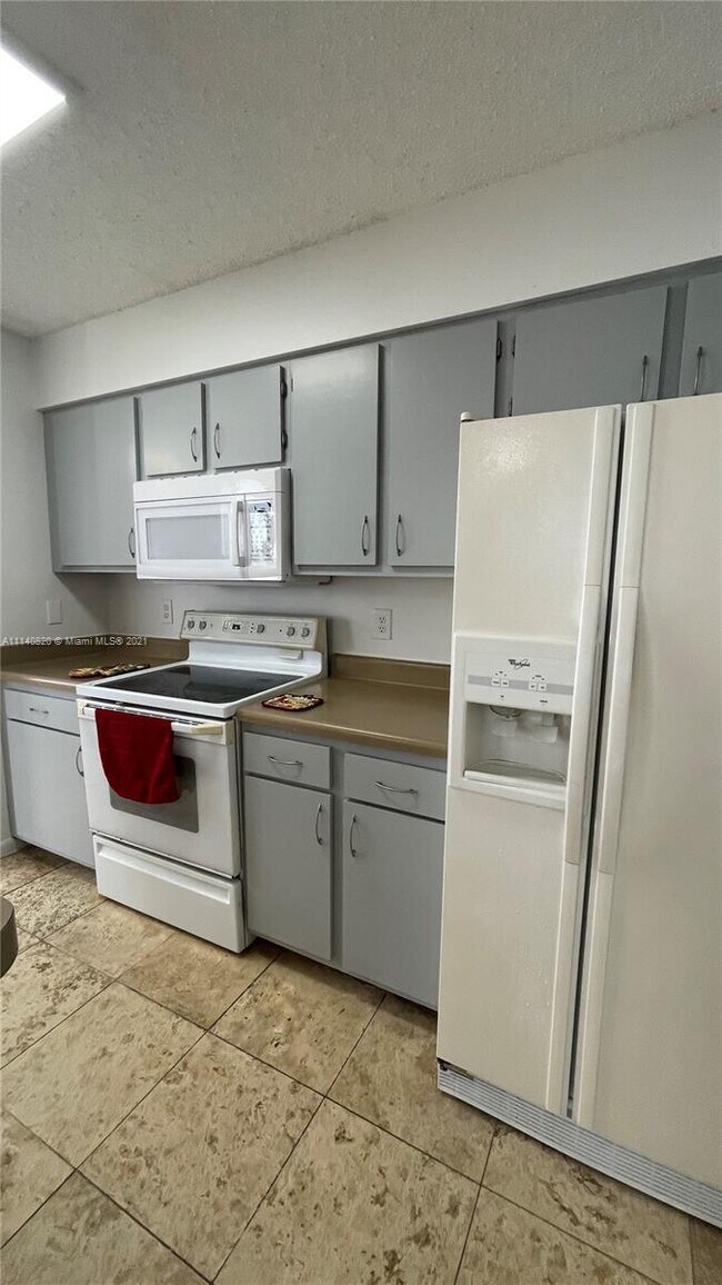 Foto del edificio - 2803 N Oakland Forest Dr