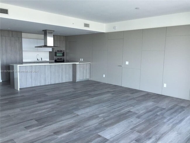 Building Photo - 350 Ocean Dr
