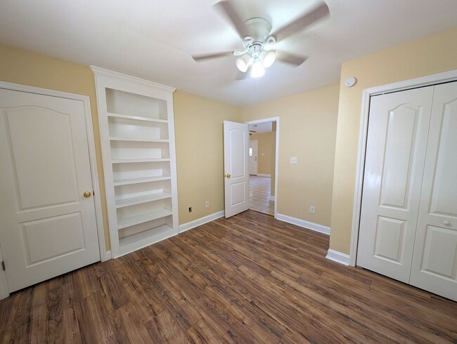 Building Photo - Downtown Cornelius! Minutes from Lake Norman!  2 Bedroom Duplex!  Lawn Care Included!