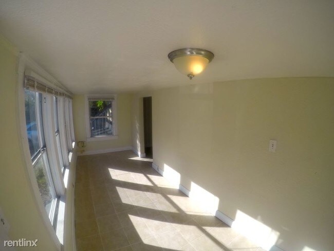 Foto del edificio - 1 br, 1 bath Condo - 113 W Hanlon St