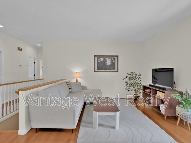 Photo du bâtiment - 445-445 Yates Rd