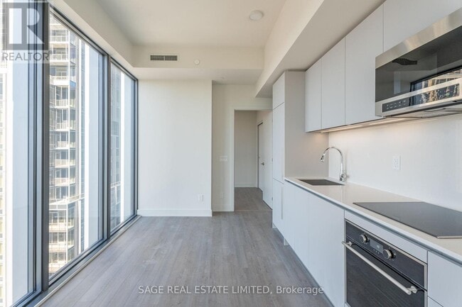 Building Photo - 8 Cumberland St