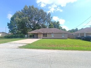 Building Photo - 202 E Baldwin