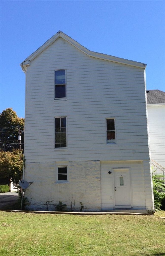 Building Photo - 321 N Broadway St